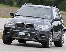 Die Karosserieretuschen an Front und Heck sind nur auf den zweiten Blick erkennbar. Dennoch wirkt der X5 nun attraktiver, zeitgemäßer. Foto: BMW/Auto-Reporter.NET